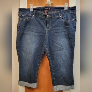 Torrid Cropped Capri Jean - Size 22